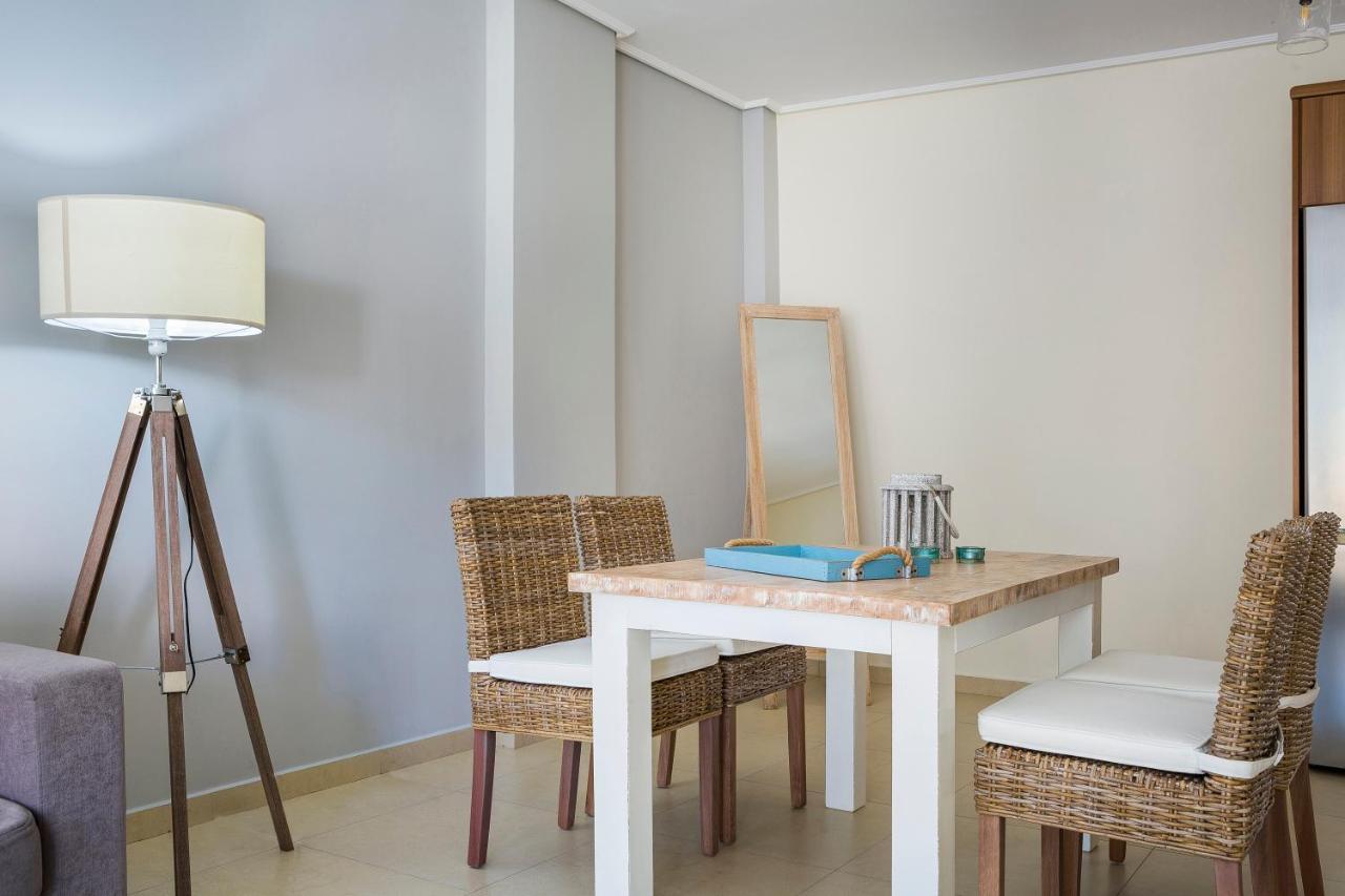 Apartment Lilly, Apartment With Communal Pool, 10 Meters From Sea Sami  Exteriér fotografie